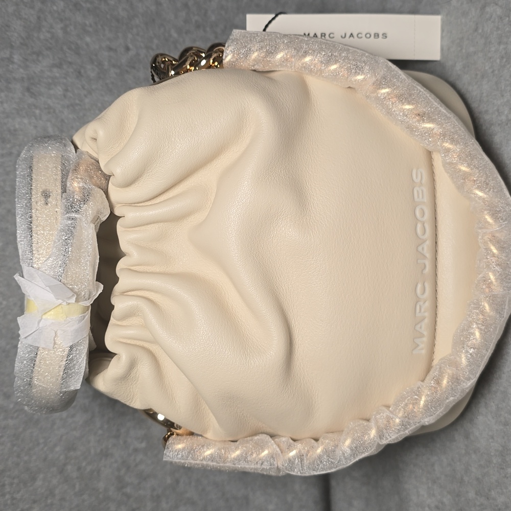 Marc Jacobs Small Leather Bucket Bag in Marshmallow NWT - Picture 3 of 10